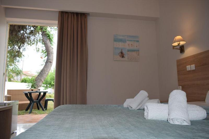 Marzi Beach And Bungalows Hotel Kokóni Kültér fotó
