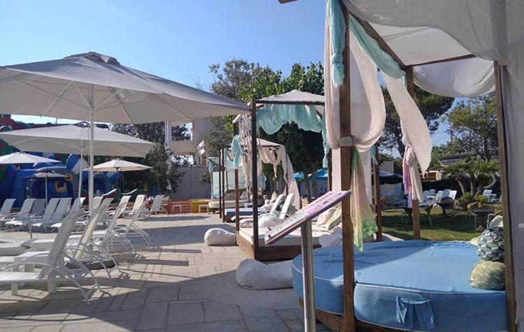 Marzi Beach And Bungalows Hotel Kokóni Kültér fotó