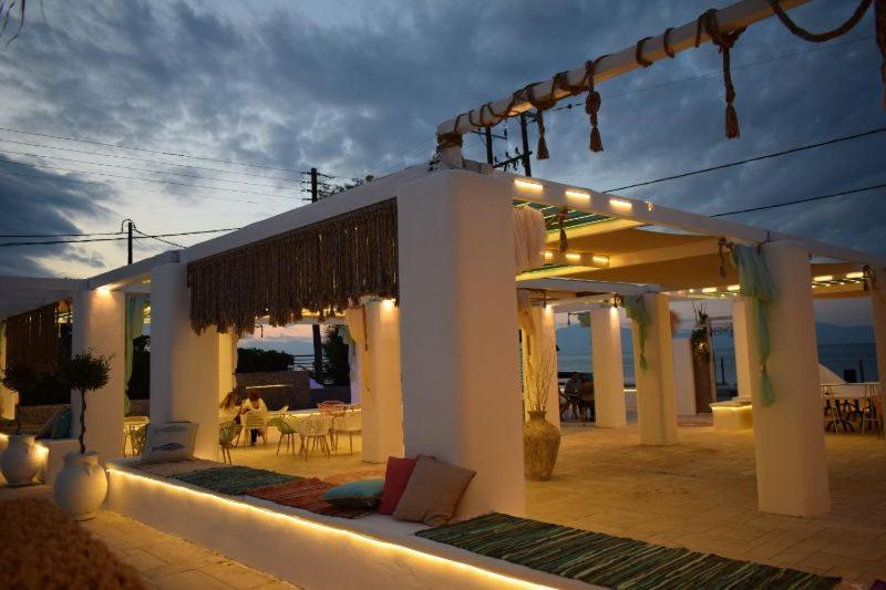 Marzi Beach And Bungalows Hotel Kokóni Kültér fotó