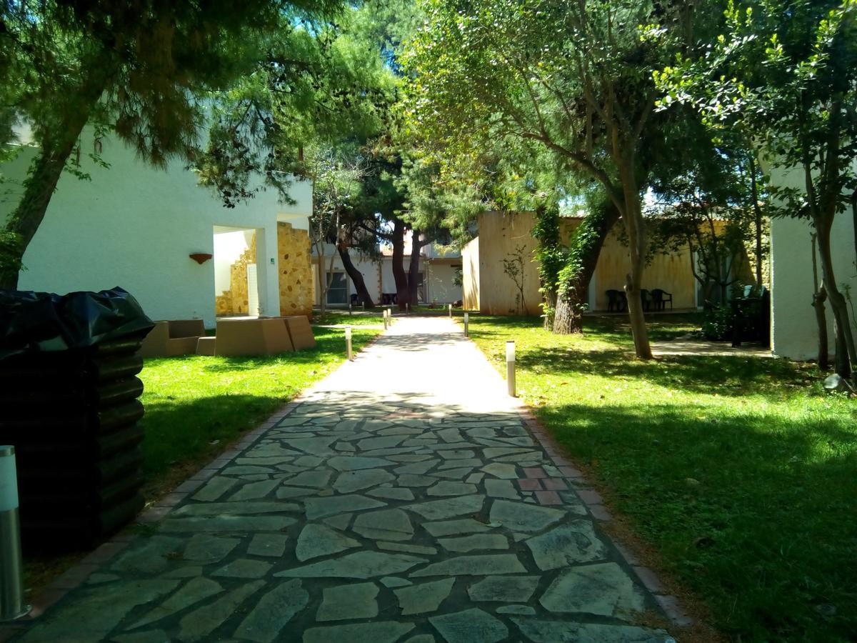 Marzi Beach And Bungalows Hotel Kokóni Kültér fotó