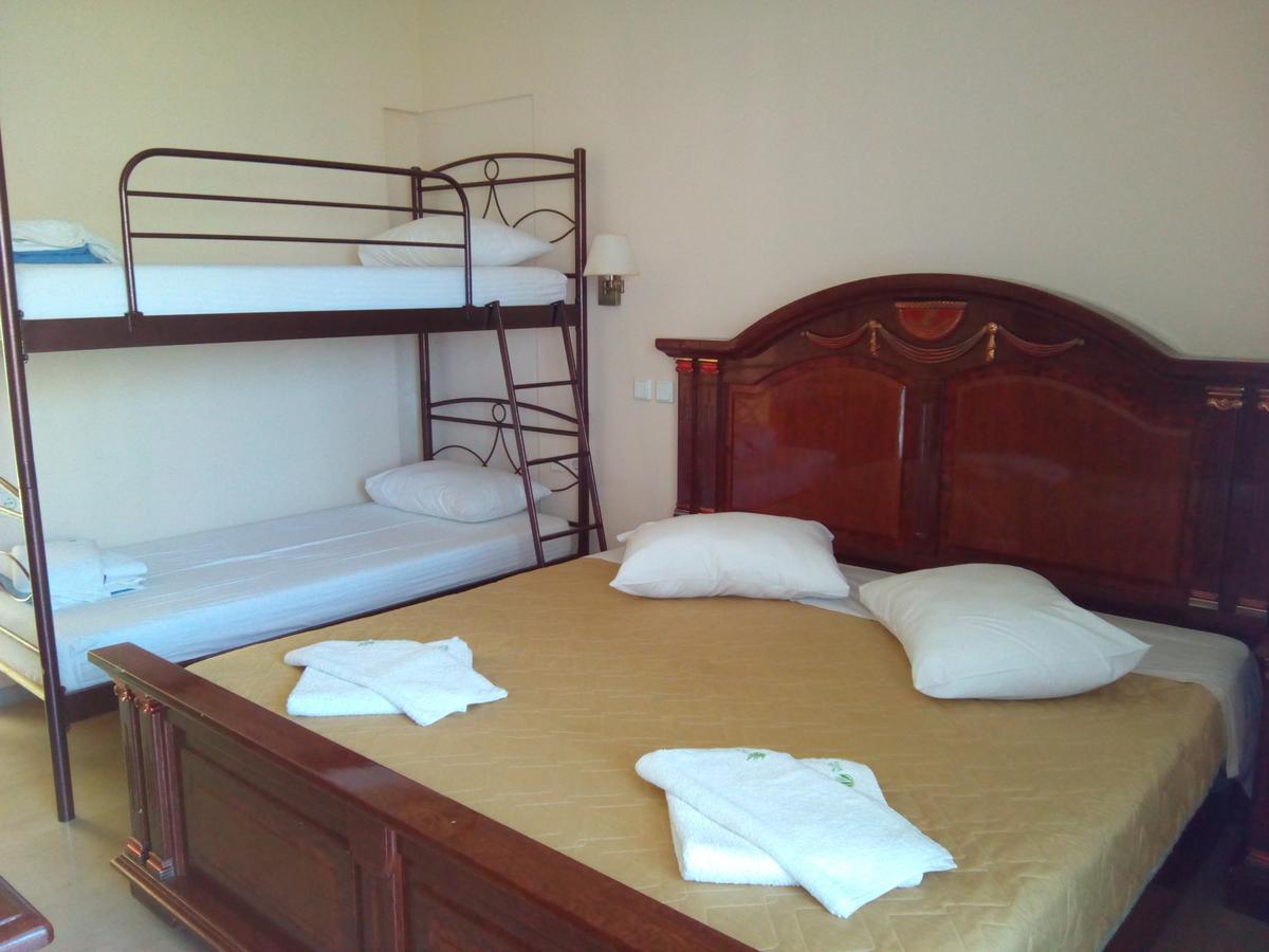Marzi Beach And Bungalows Hotel Kokóni Szoba fotó