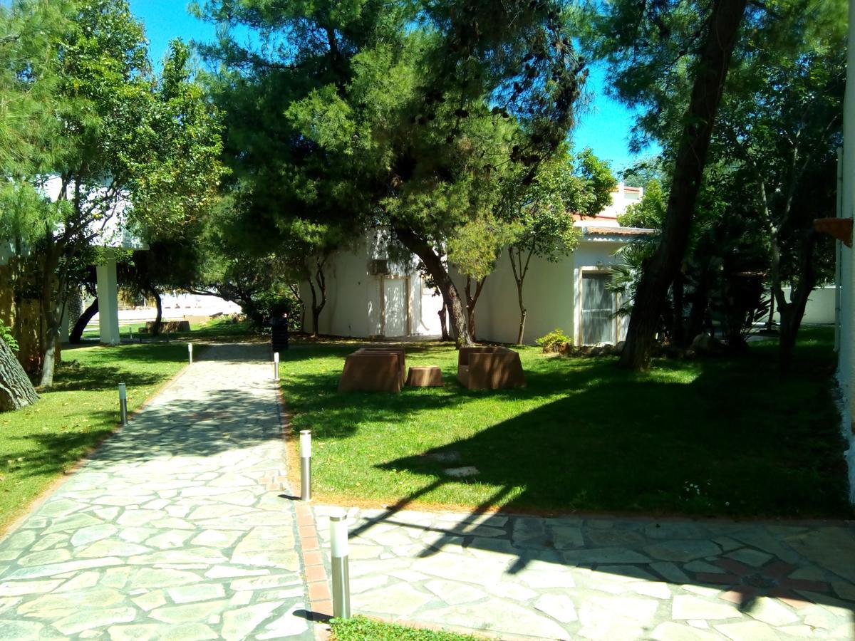Marzi Beach And Bungalows Hotel Kokóni Kültér fotó