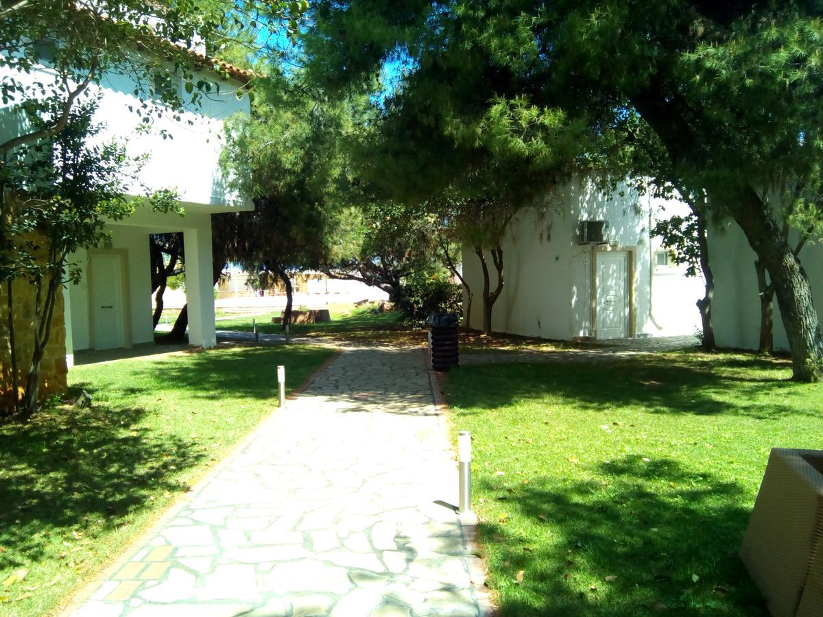 Marzi Beach And Bungalows Hotel Kokóni Kültér fotó