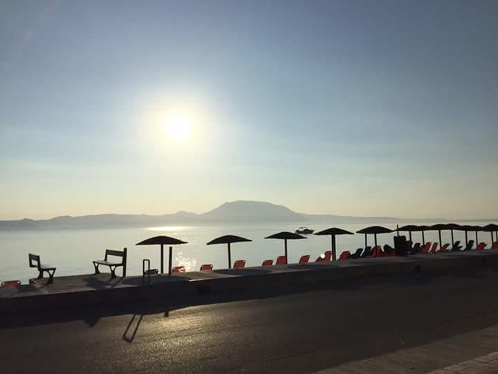 Marzi Beach And Bungalows Hotel Kokóni Kültér fotó