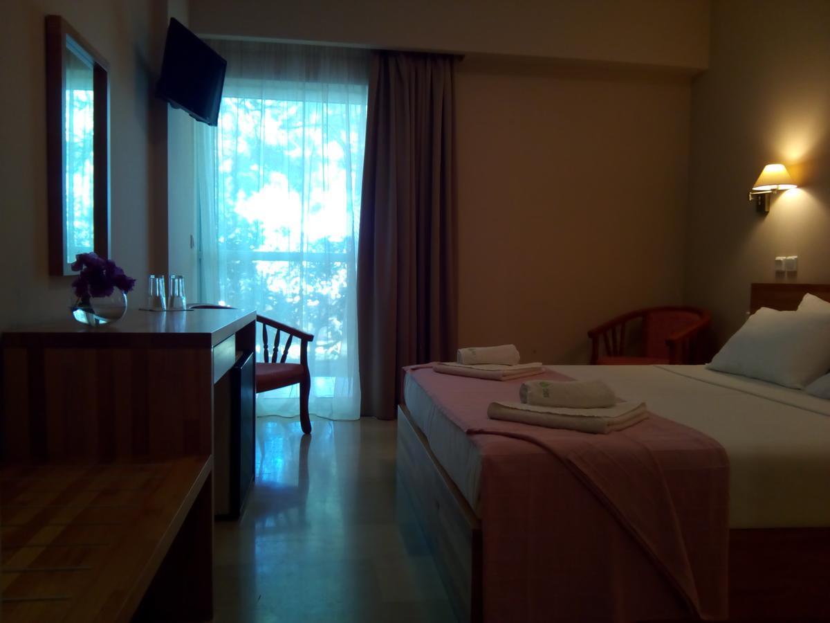Marzi Beach And Bungalows Hotel Kokóni Kültér fotó